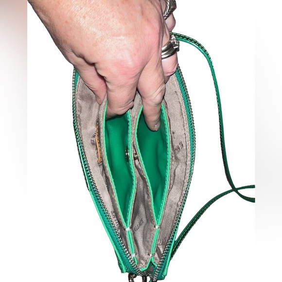 MZ WALLACE 💚 Emerald Green Zipper  Crossbody, Straps, Silver Hardware - Picture 7 of 7